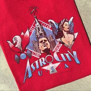 Rare ‘96 Astro City Comic Book Red Graphitti Tee